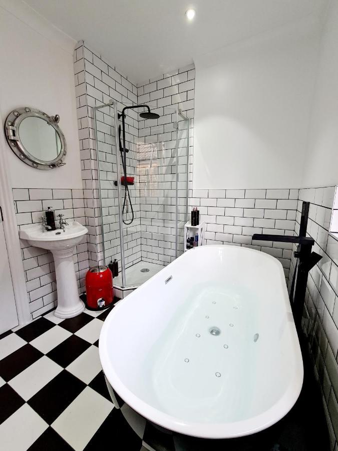 Southsea Royale James Bond 3 Bed Cool Penthouse, Seafront Parking 朴次茅斯 外观 照片