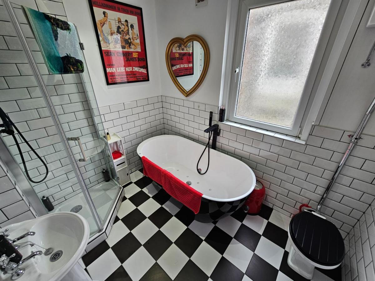 Southsea Royale James Bond 3 Bed Cool Penthouse, Seafront Parking 朴次茅斯 外观 照片